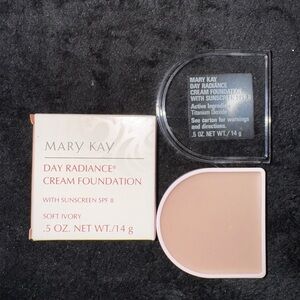 Mary Kay Day Radiance Cream Foundation - Soft Ivory